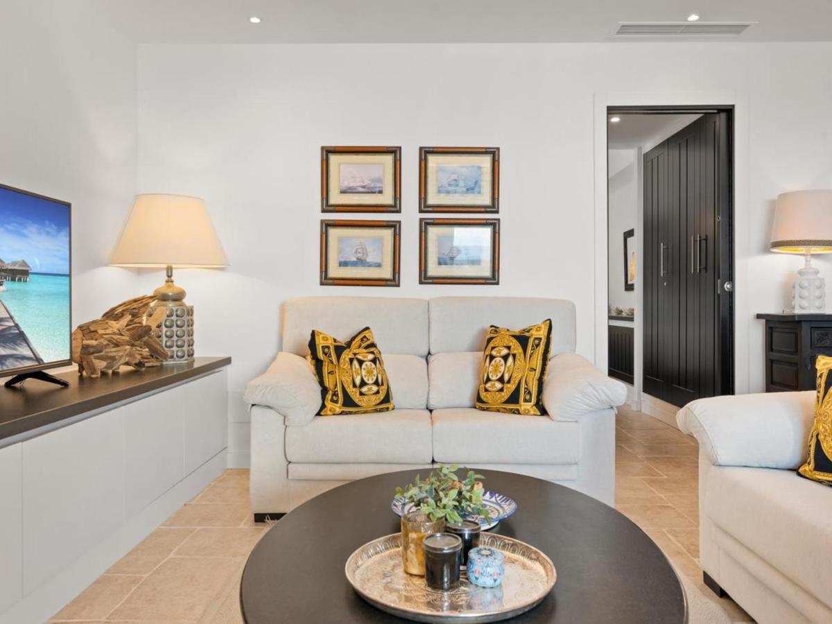 Frontline Mediterranean Escape Apartment Marbella