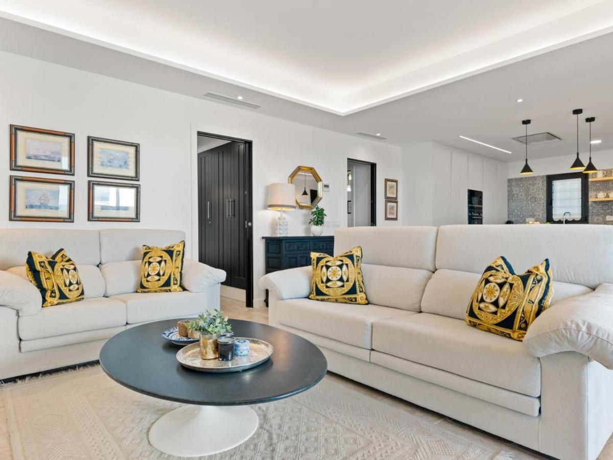 Frontline Mediterranean Escape Apartment *